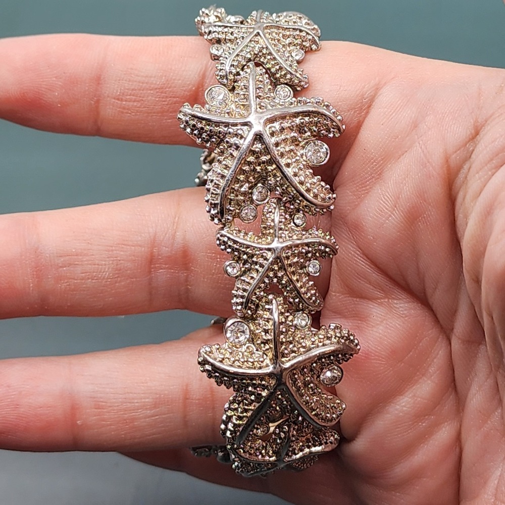 Silver Tone Starfish Stretch Bracelet Clear Rhinestone Crystal Coastal Sea Life